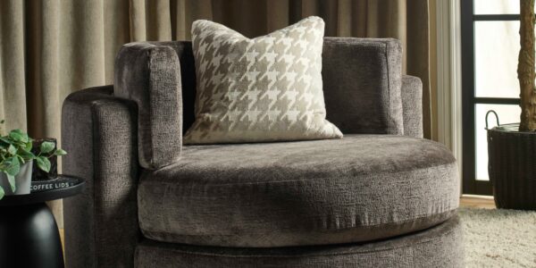 Lucas Swivel Chair