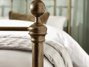 Aurelia Metal Bed