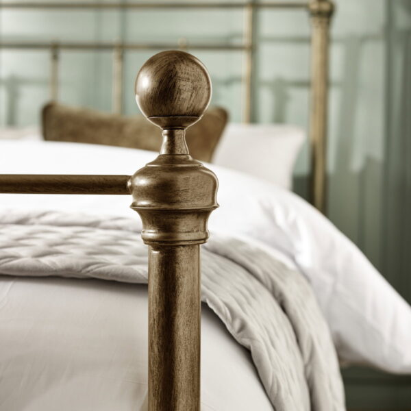 Aurelia Metal Bed