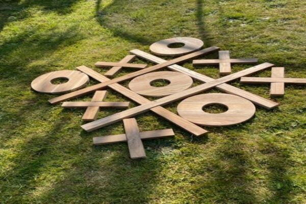 Noughts and Crosses - Garden