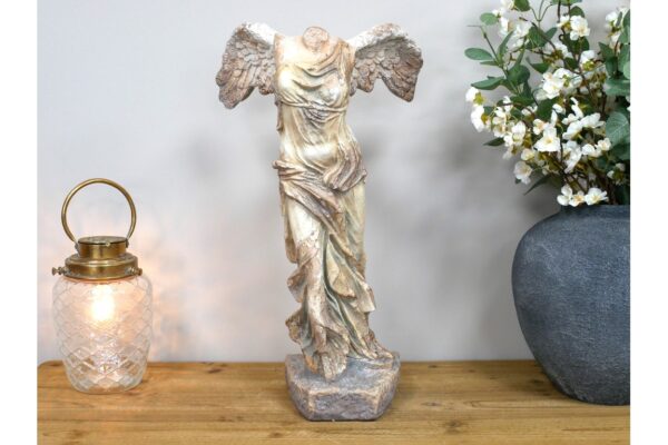 DF-DUT-11479-featured Lady With Wings