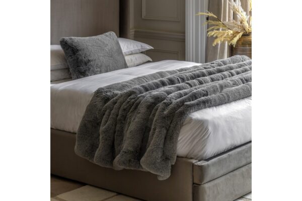 Roscose Faux Fur Throw