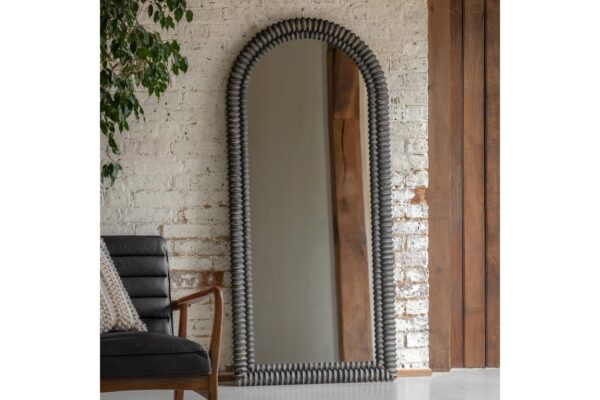 Pimlico Arch Leaner