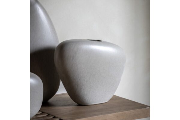 Yui Pebble Vase