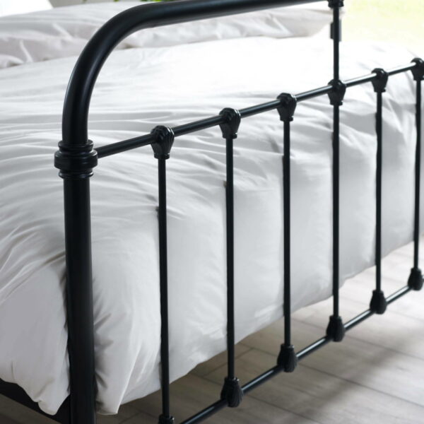 Logan Metal Bed - 135 cm