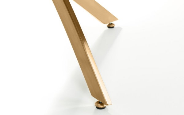 MON120-5_600x375.jpg Montero Round Table