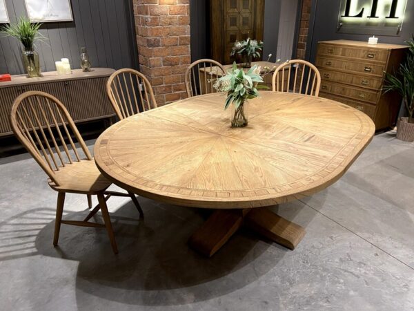 Hardwick Round Extending Dining Table - Oak