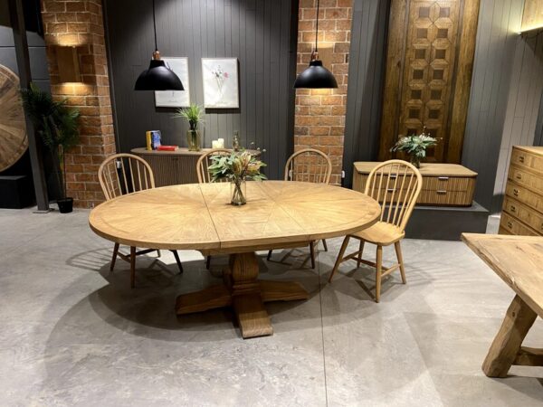 Hardwick Round Extending Dining Table - Oak