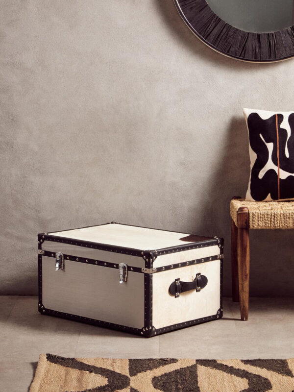 5501105_liv_01__13184.1754487377.jpg Kensington Townhouse Black And White Genuine Cowhide Storage Trunk