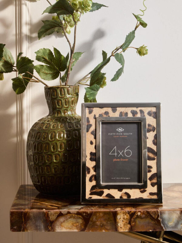 5509007_liv_01__84339.1755856594.jpg Kensington Townhouse 4In x 6In Leopard Design Photo Frame