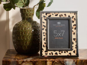 5509008_liv_01__25213.1755856615.jpg Kensington Townhouse 5 x 7 Leopard Design Photo Frame