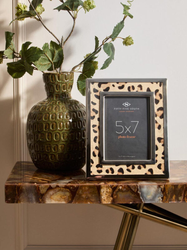 5509008_liv_01__25213.1755856615.jpg Kensington Townhouse 5 x 7 Leopard Design Photo Frame