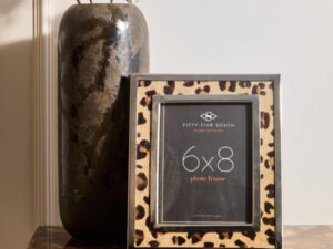 5509009_liv_01__44513.1755856599.jpg Kensington Townhouse 6 x 8 Leopard Design Photo Frame