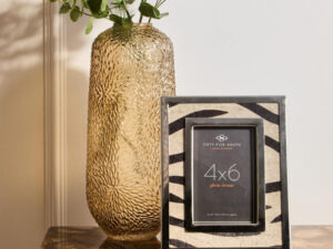 5509010_liv_01__12674.1755856603.jpg Kensington Townhouse 4in x 6in Zebra Design Photo Frame
