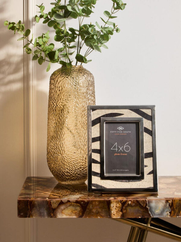 5509010_liv_01__12674.1755856603.jpg Kensington Townhouse 4in x 6in Zebra Design Photo Frame