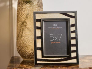 5509011_liv_01_1__27085.1755856607.jpg Kensington Townhouse 5in x 7in Zebra Design Photo Frame