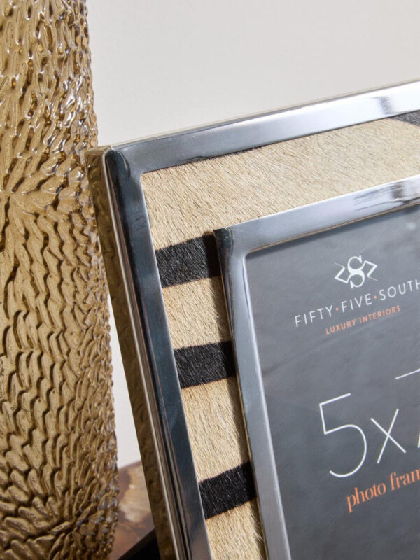 5509011_liv_02_1__44633.1755856608.jpg Kensington Townhouse 5in x 7in Zebra Design Photo Frame
