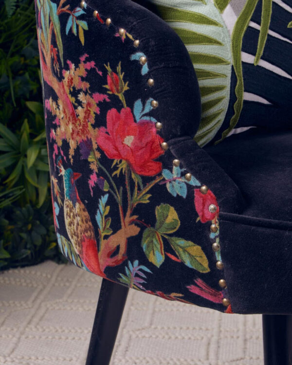 5529595_liv_02__69949.1754526516.jpg Cefena Peacock Design Scalloped Chair