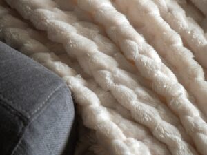 DF-GAL-5056693556046-1-1 Jacquard Velvet Knitted Throw
