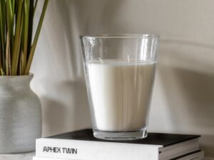 Aroma English Pear and Freesia Glass Candle
