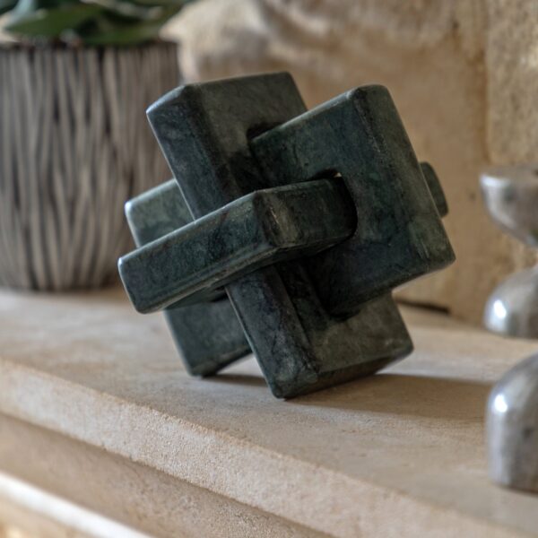 Amadora Link Marble Square