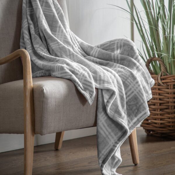 Checkmate Rolled Fleece