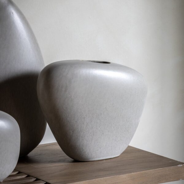 Yui Pebble Vase