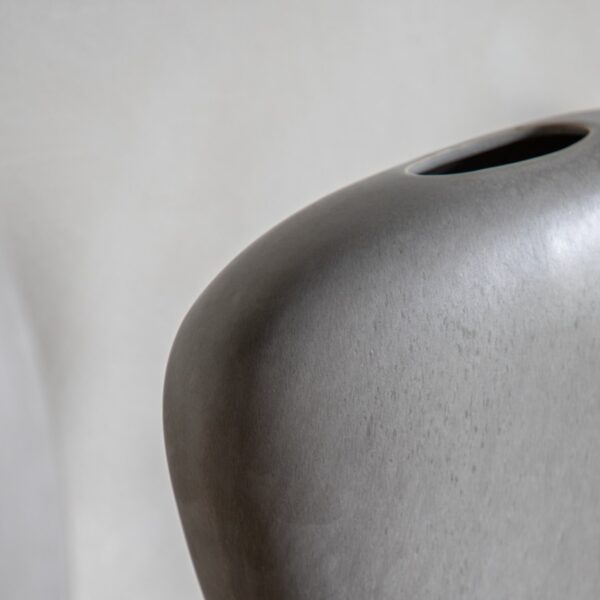 Yui Pebble Vase