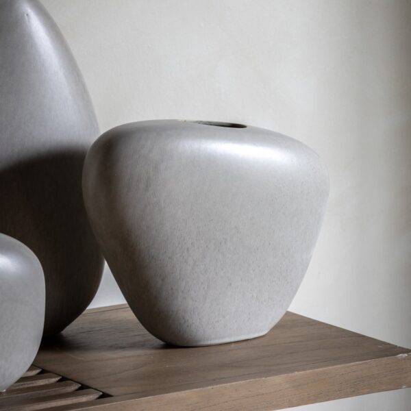 Yui Pebble Vase