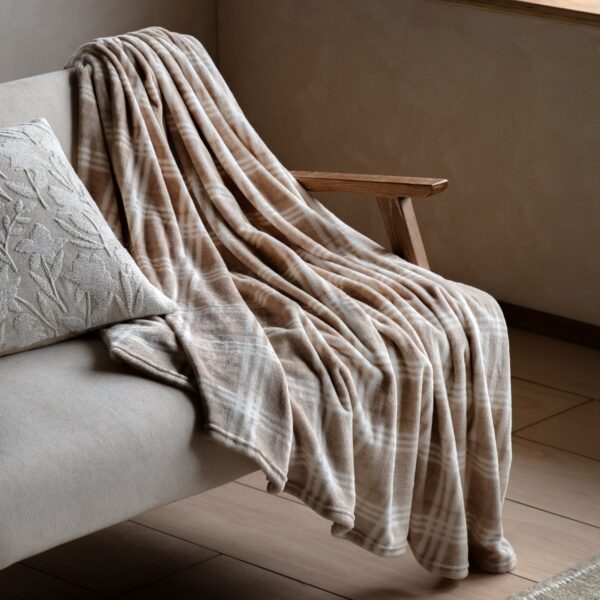 Checkmate Rolled Fleece