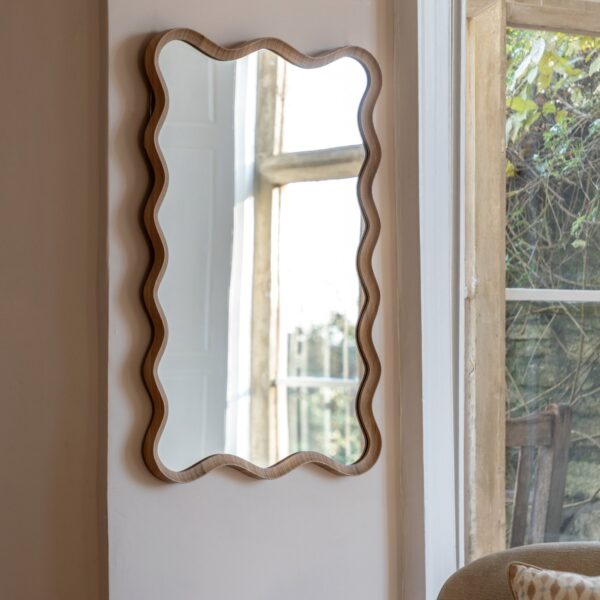 Wiggle Mirror