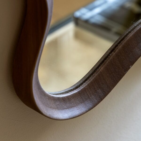 Wiggle Mirror